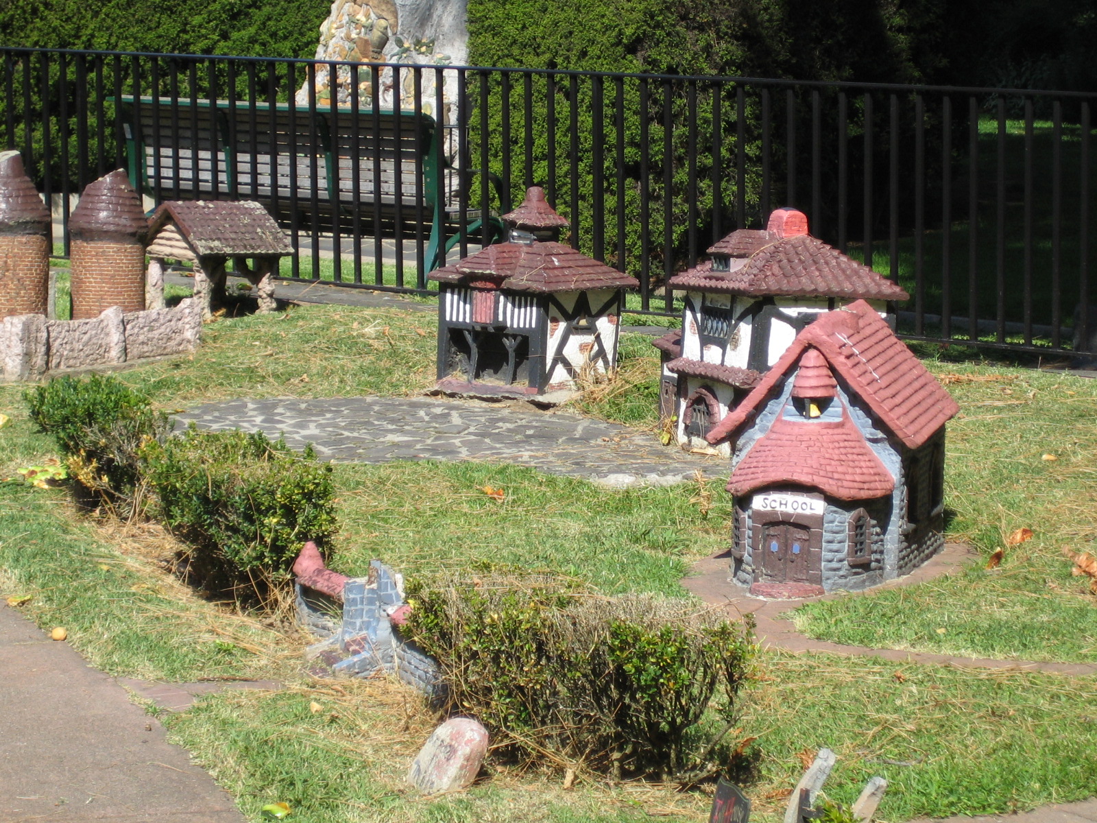 Melbourne: Model Tutor Village in the Fitzroy Gardens