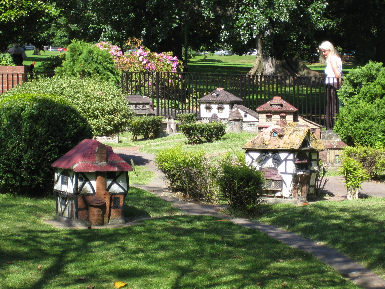 Melbourne: Model Tutor Village in the Fitzroy Gardens