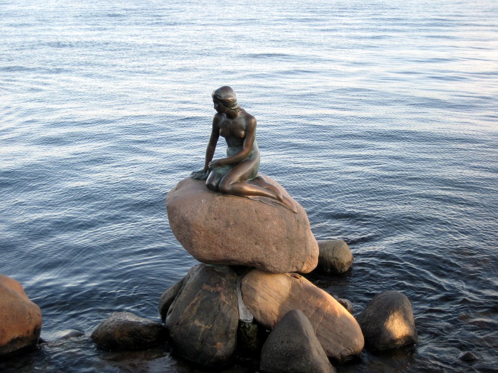Art gallery and the little Mermaid