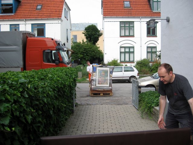 Good friends helping us move in
