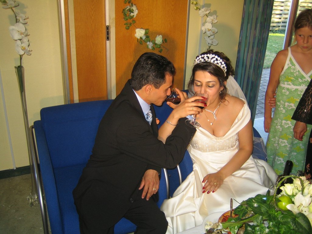 Babak and Sahnaz's wedding part 3: Time to eat.