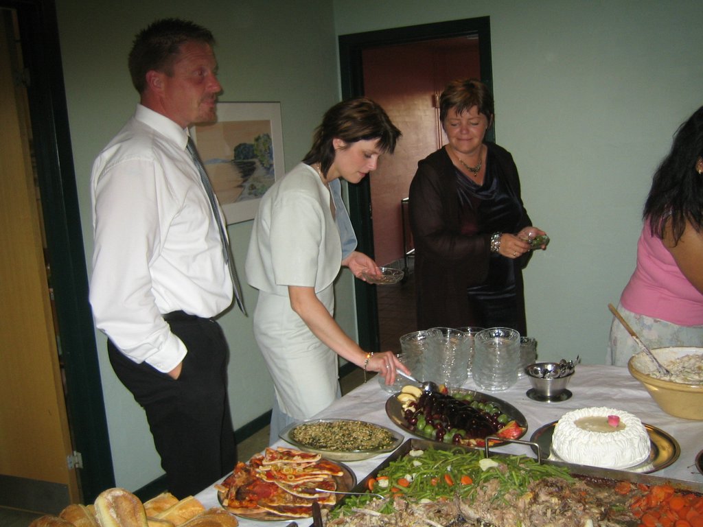 Babak and Sahnaz's wedding part 3: Time to eat.