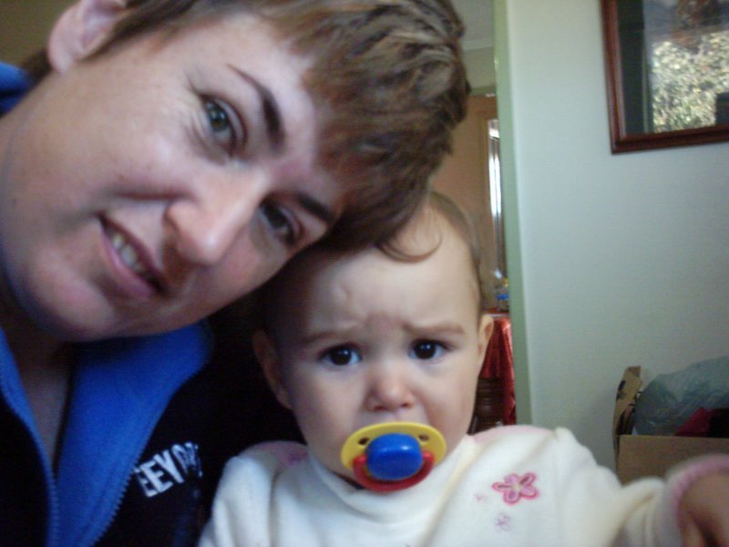 35 wonderful photos of Sanna, Chris, Chrystal and their new home :-D